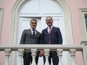 Bakan Kasapoğlu’ndan Şenol Güneş’e Ziyaret