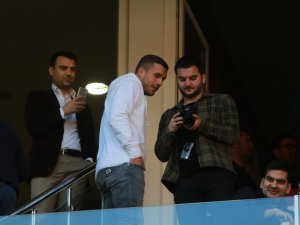 Podolski, Resmen Antalyaspor’da