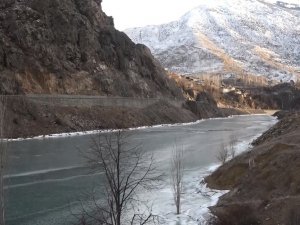 Türkiye’nin En Hızlı Akan Nehri Olan Çoruh Buz Tuttu