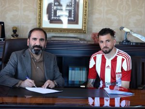 Claudemir, Sivasspor İle Resmi Sözleşmeyi İmzaladı