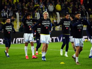 Fenerbahçeli Futbolcular ’Depremi’ Unutmadı