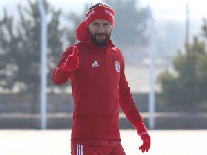 Yasin Öztekin: “Takıma Katkı Sağlamak İstiyorum”