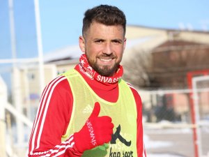 Sivasspor’un Yeni Transferinden İddialı Açıklama: “Şampiyonluk Mümkün”