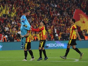 Süper Lig: Göztepe: 2 - Beşiktaş: 1 (Maç Sonucu)