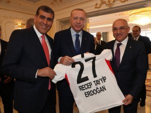 Cumhurbaşkanı Erdoğan’a 27 Numaralı Gaziantep Fk Forması
