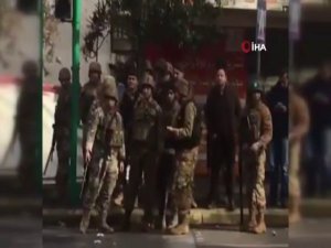 Göstericiler Bütçe Görüşmeleri Sırasında Yeni Hükümeti Protesto Etti