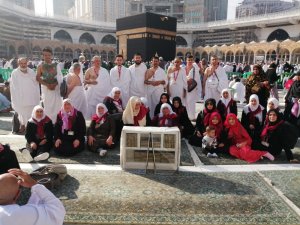 Kabe’de Depremzedeler İçin Dua