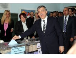 Cumhurbaşkanı Abdullah Gül Ve Eşi Hayrünnisa Gül, Oylarını Kullandı