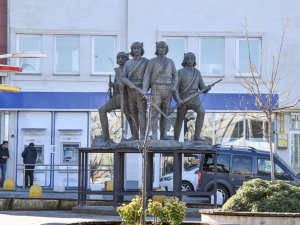 Giresun’daki Anıt Tartışması ’Osman Ağa Ve Arkadaşları’ Heykeli İle Son Buldu