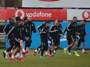 Beşiktaş Yağmur Altında Çalıştı