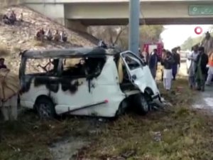 Pakistan’da Minibüs Alev Aldı: 13 Ölü