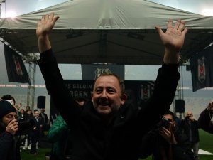 Sergen Yalçın, 20 Bin Taraftarın Önünde İmzayı Attı