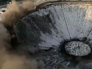 Rusya’da Dev Stadyum Yıkım Sırasında Çöktü