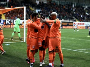Süper Lig: Alanyaspor: 2 - Yeni Malatyaspor: 1 (Maç Sonucu)