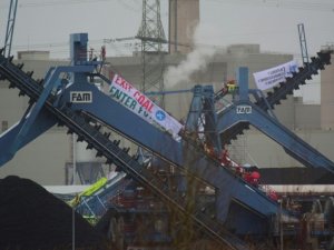 Almanya’da Çevreciler, Elektrik Santralini İşgal Etti