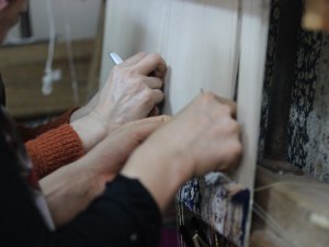 1 Milyon Düğümle Bir Metre Halı Dokuyorlar