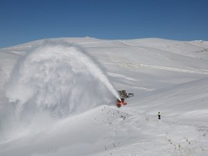 Van’da 60 Yerleşim Yeri Ulaşıma Kapandı