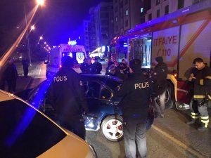 Samsun'da iki otomobilin çarpışması sonucu 5 kişi yaralandı