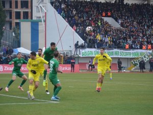 İlk Yarı Fenerbahçe’nin Üstünlüğüyle Bitti