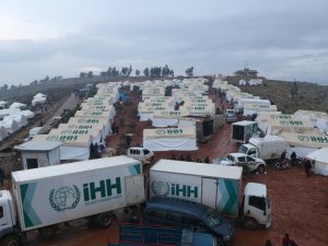 561 İnsani Yardım Tırı İdlip’e Ulaştı