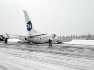 Rus Yolcu Uçağının Kuyruğu Piste Çarptı, O Anlar Kamerada