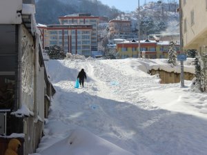 Faciadan Dönülen Yokuşta Çocuklar Kaymaya Devam Ediyor