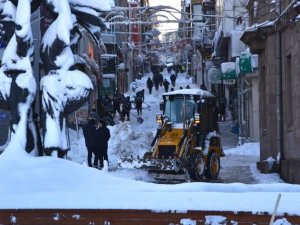 Giresun Belediyesi’nin Karla Mücadelesi Devam Ediyor
