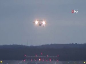 Şiddetli Fırtınadan Etkilenen Yolcu Uçağı Güçlükle İniş Yaptı