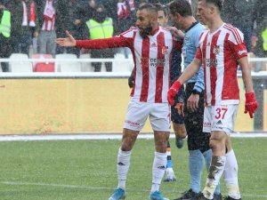 Sivasspor - Başakşehir Maçının Hakemlerine Suç Duyurusu!