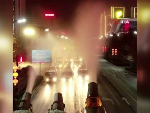 Korona Virüsüne Karşı Sokaklara Kamyonlarla Dezenfektan Sıktılar