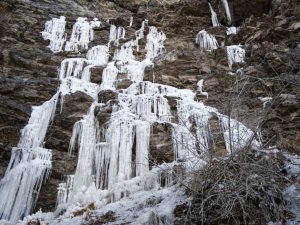 Kırım’daki Uçan Su Şelalesi İlk Kez Dondu