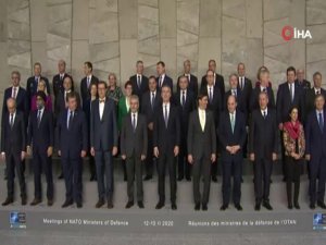 Bakan Akar, Nato Savunma Bakanları İle Aile Fotoğrafına Katıldı