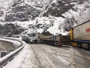 Artvin’de Yoğun Kar Yağışı Kimine Çile Kimine İse Ekmek Kapısı Oldu