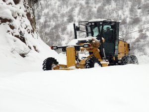 Gümüşhane’de Karla Mücadele Çalışmaları Devam Ediyor
