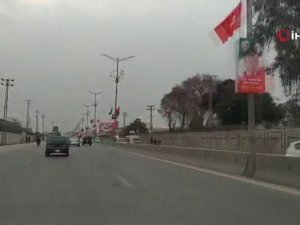 Pakistan’da Caddeler Türk Bayraklarıyla Donatıldı