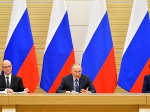 Putin, Yeni Anayasa Çalışma Grubuyla Toplantı Yaptı