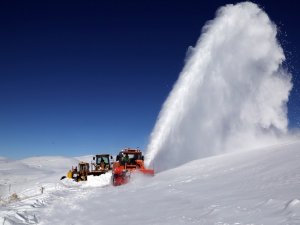 Van’da 516 Yerleşim Yeri Ulaşıma Kapandı