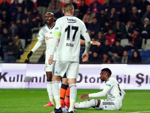 İlk Yarı Sessiz Bitti