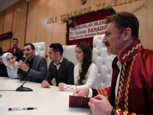 İkizler, 14 Şubat Sevgililer Günü’nde Dünyaevine Girdi