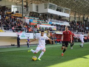 Aytemiz Alanyaspor: 0 - Gençlerbirliği: 0 (İlk Yarı)