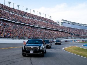 Trump’tan Daytona 500 Yarışlarında Gövde Gösterisi