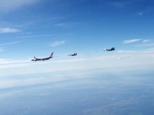 Rusya Savunma Bakanı Şoygu’nun Uçağına Sırp Uçakları Eşlik Etti