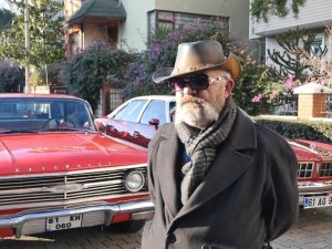 Trabzon’da Onu Herkes Bıyığı Ve Klasik Arabalarıyla Tanıyor