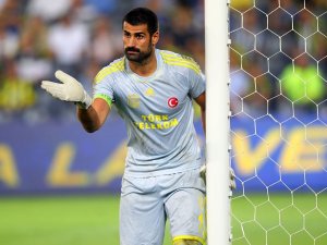 Derbide Volkan Demirel İlk Kez Kulübede
