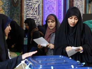 İran Halkı, Parlamento Seçimleri İçin Sandık Başında