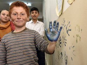 Vali Taşbilek Köy Okulunda Çocuklarla Buluştu