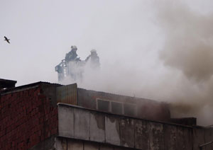 Rize’de Çatı Katında Çıkan Yangın Paniğe Yol Açtı
