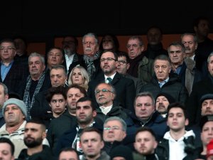 Bakan Kasapoğlu Maçı Başkanlarla İzledi