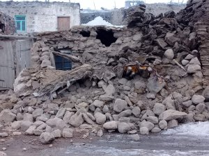 İran merkezli depremde Van'da 7 kişi hayatını kaybetti