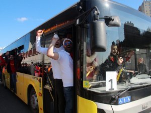 Galatasaraylı Taraftarlar Kadıköy’e Hareket Etti
